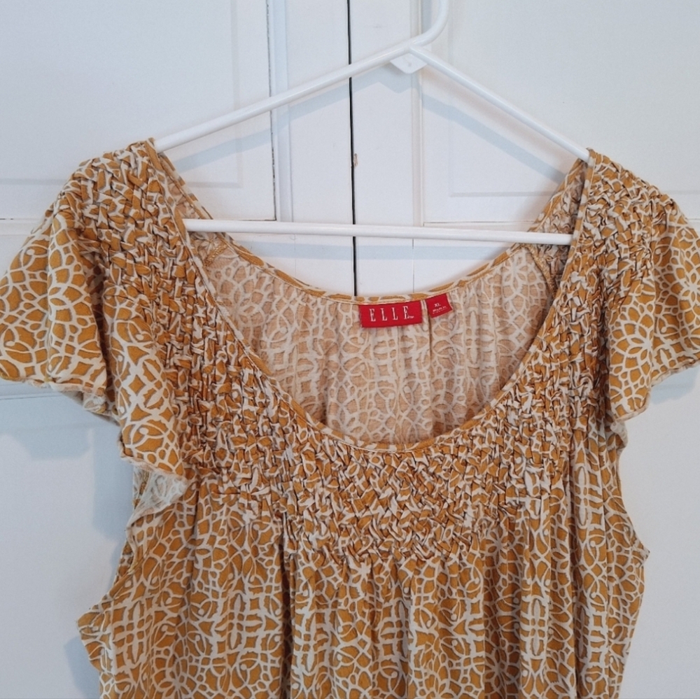 Elle ruffle sleeve top - Picture 2 of 5